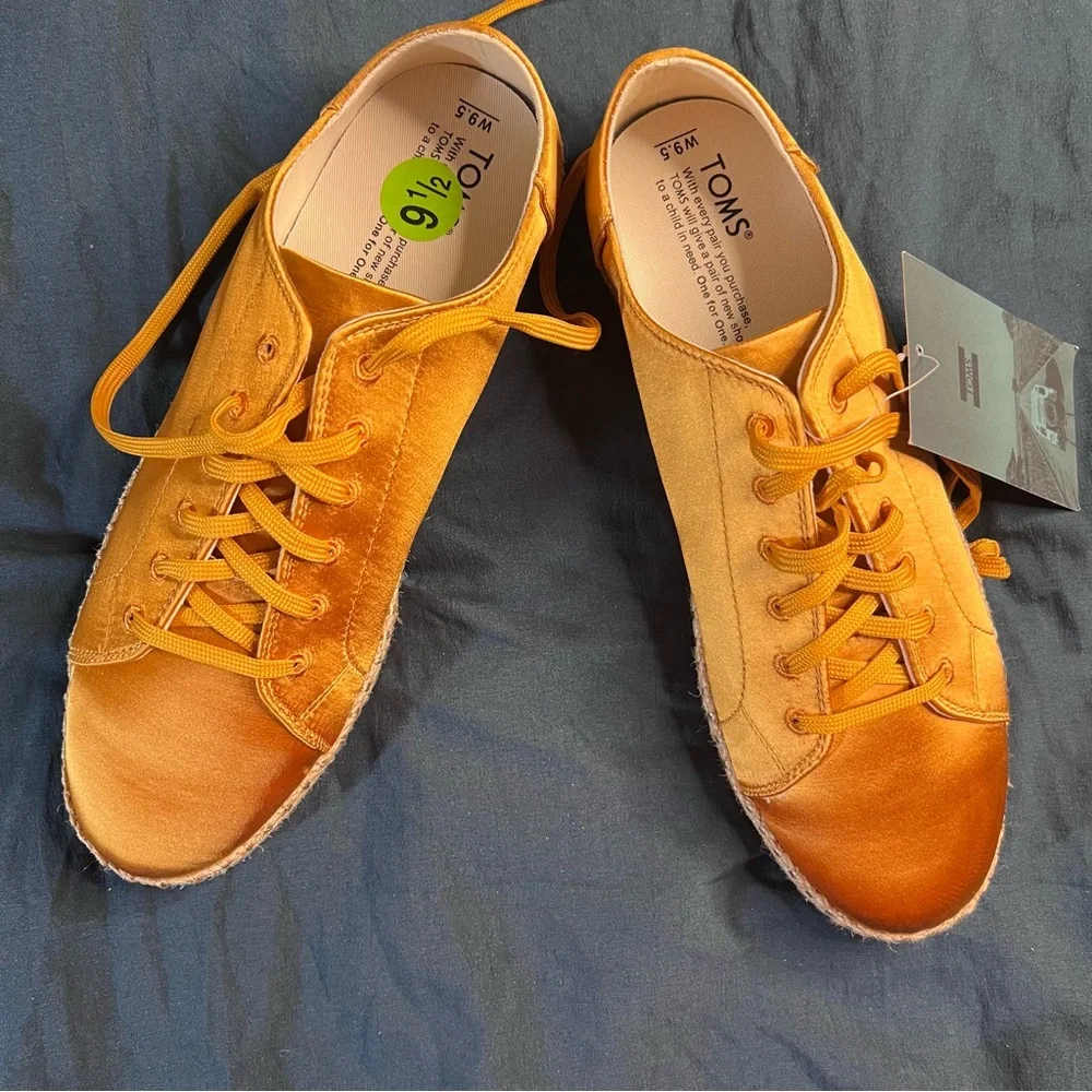 TOMS Yellow Gold Satin Lace Up Espadrille Sneaker NWT Women’s 9.5